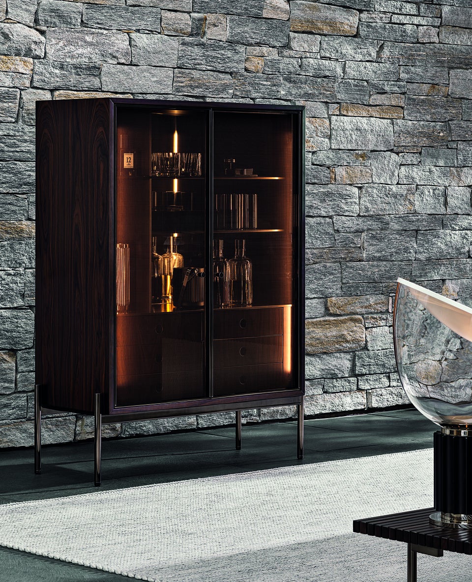 Das zeitgenössische Design der Superquadra Barmöbel von Minotti überzeugt mit Eleganz.  