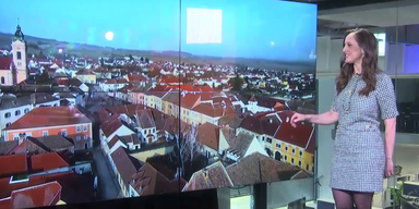 Sabrina Fr&ouml;hlich vor Fernseher