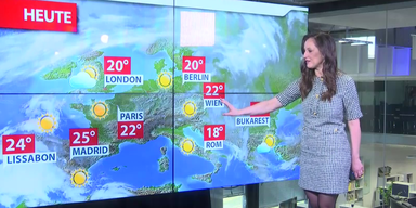 Sabrina Fr&ouml;hlich vor Fernseher