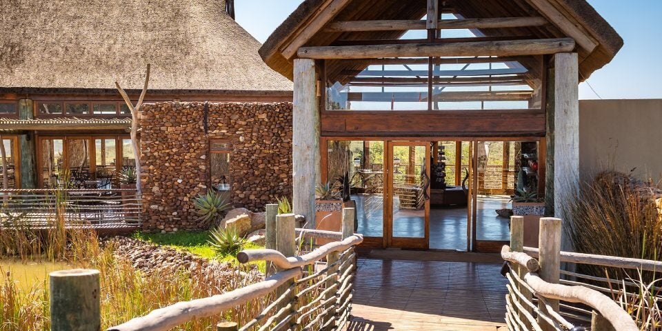 Safari-Lodge aus Naturstoffen