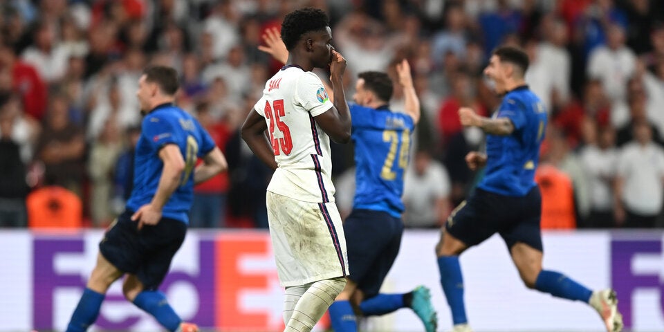 Bukayo Saka nach seinem verschossenen Elfmeter im EM-Finale gegen Italien