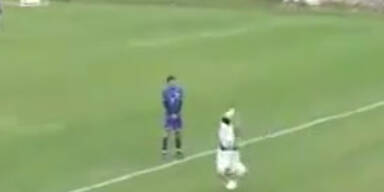 Salto-Outeinwurf trifft Spieler im Gesicht