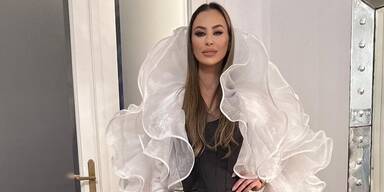 Pocher-Ex Sandy zeigt ihren Opernball-Traum