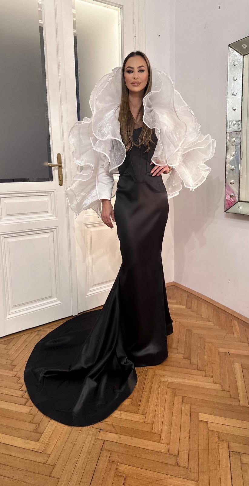 Pocher-Ex Sandy zeigt ihren Opernball-Traum