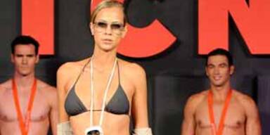 Sandy Meyer-Wölden schritt im Bikini über Catwalk