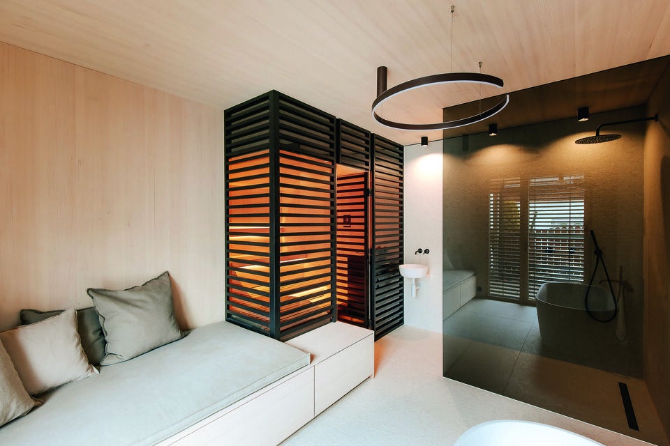 Als einer der führenden Saunahersteller Europas plant und fertigt das steirische Familienunternehmen Deisl maßgeschneiderte Sauna- & Wellnessprojekte. 