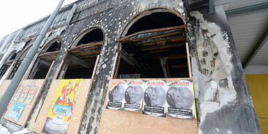 Neo-Nazis fackelten Bordelle ab