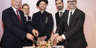 Sausch&auml;delanstich von LH Stelzer und Bgm. Prammer (r.)