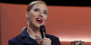 Scarlett Johansson findet Siri "total merkw&uuml;rdig"