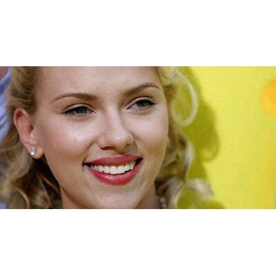Scarlett_Johansson_Hollywood04