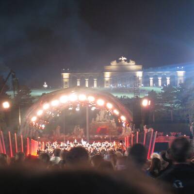 Rihanna - Queen of Downloads