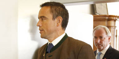 Strache meldet sich aus Ibiza zum Rücktritt