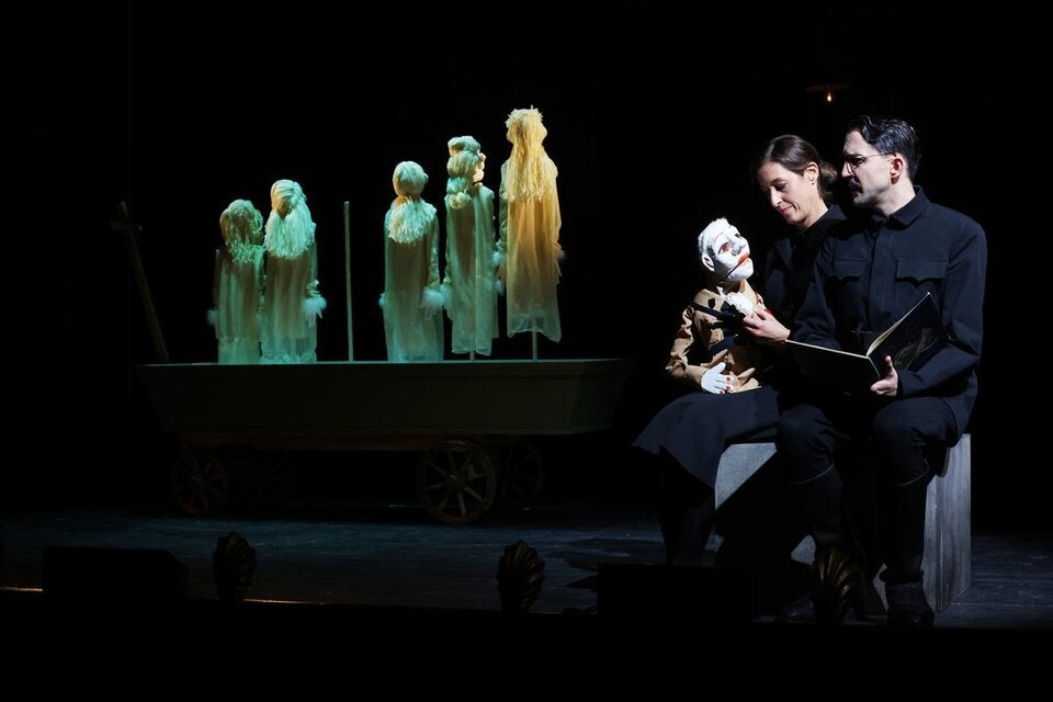 „Schicklgruber“: Hitler wird in der Josefstadt zum Puppenspiel