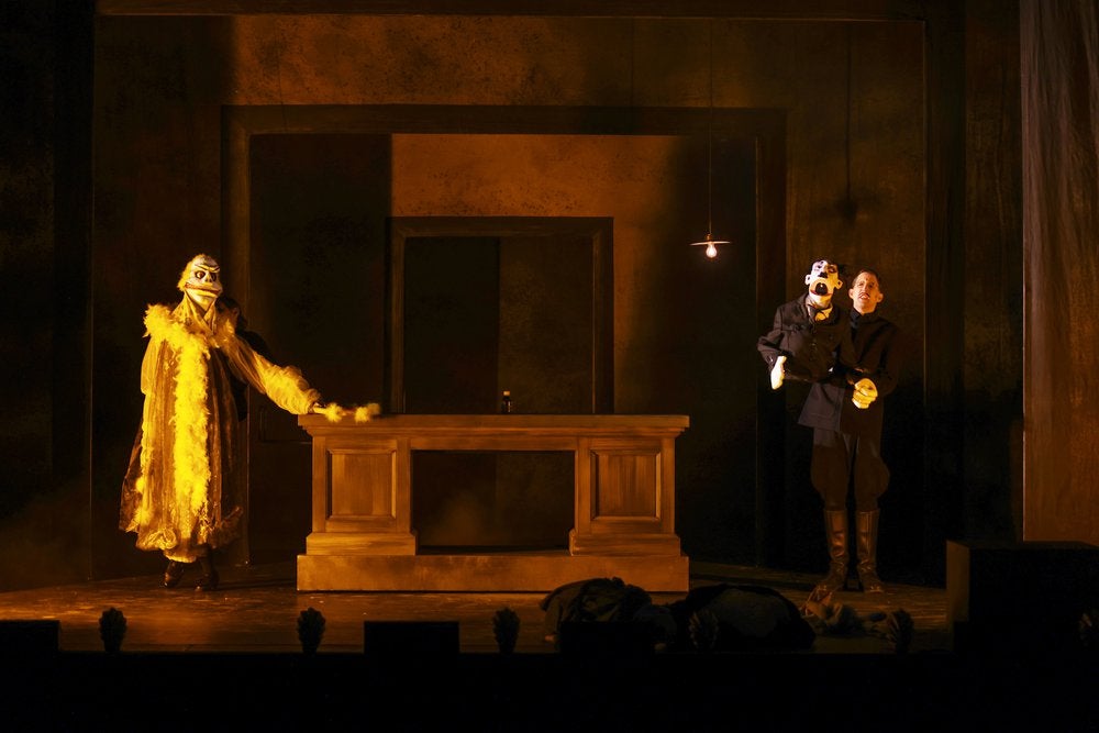 „Schicklgruber“: Hitler wird in der Josefstadt zum Puppenspiel