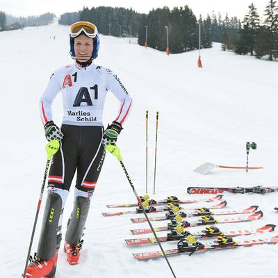WM-Wunder! Schild startet im Slalom