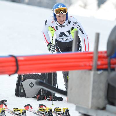 WM-Wunder! Schild startet im Slalom