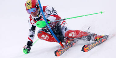 Nachtslalom bei leichtem Schneefall