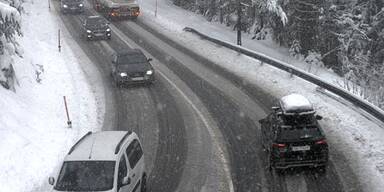 Starker Schneefall f&uuml;hrte zu Sperre der Tiroler Fernpassstra&szlig;e
