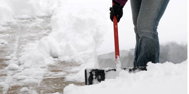 Schneer&auml;um-Schock: Mann st&uuml;rzte durch Glasdach