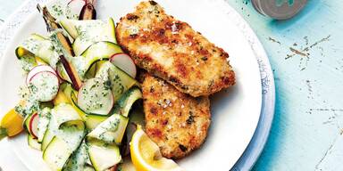 Schnitzel mit Zucchini-Salat