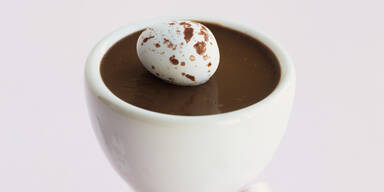 Schokoladencreme mit Marzipaneiern