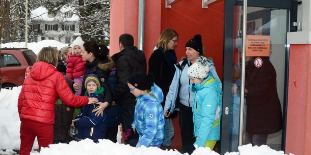 Schnee-Chaos geht weiter: 200 Schüler gerettet