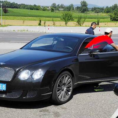Arnautovic kommt im Bentley
