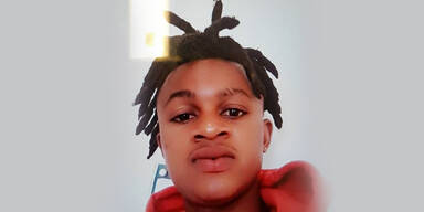 22-Jährigen durch Glastüre gestoßen: Polizei sucht Täter