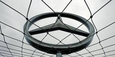 Daimler stoppt Talfahrt beim Absatz