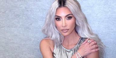 Reality-Star oben ohne