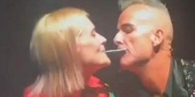 Extreme Eifersucht: Ehemann pr&uuml;gelt w&auml;hrend Zaubertrick auf Magier ein