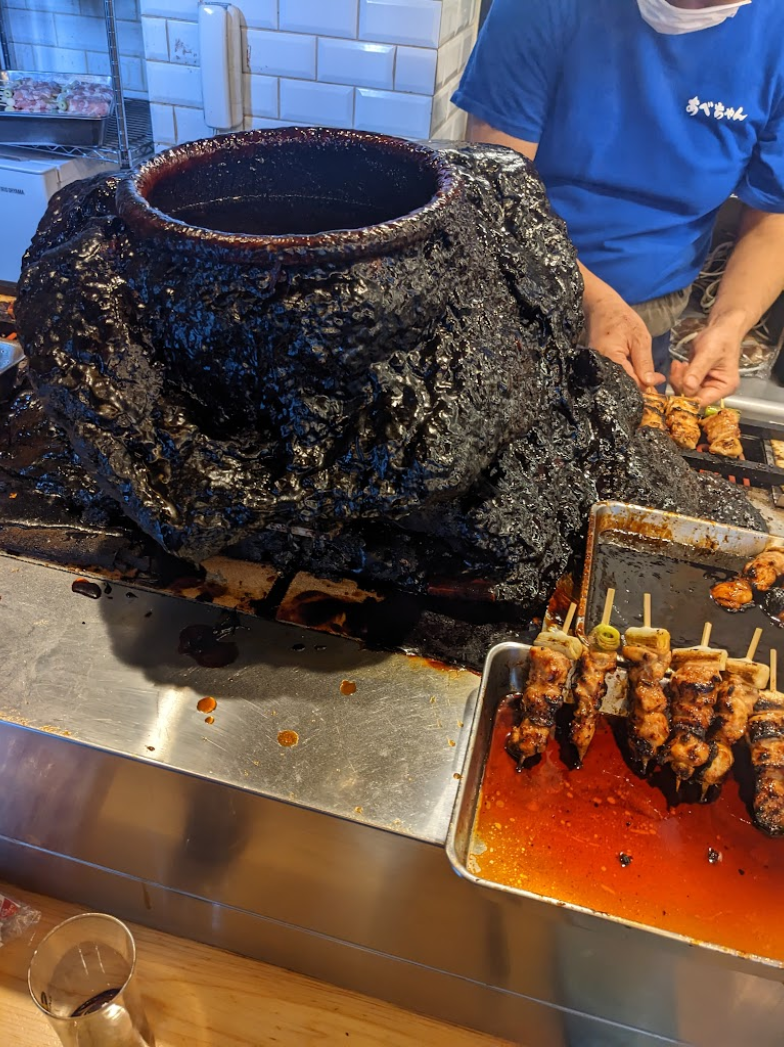 Restaurant kocht mit Topf, der 60 Jahre nicht abgewaschen wurde