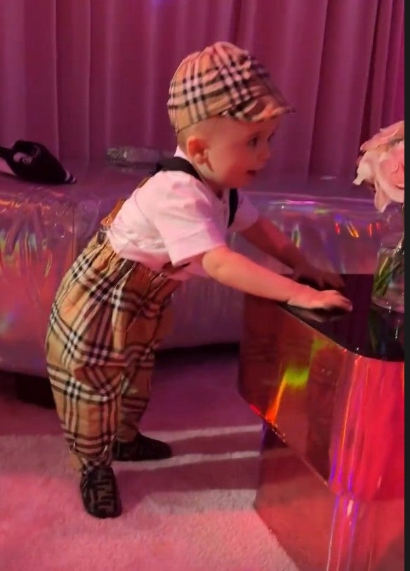 Auch Paris Hiltons Sohn Phoenix tanzte auf der Party