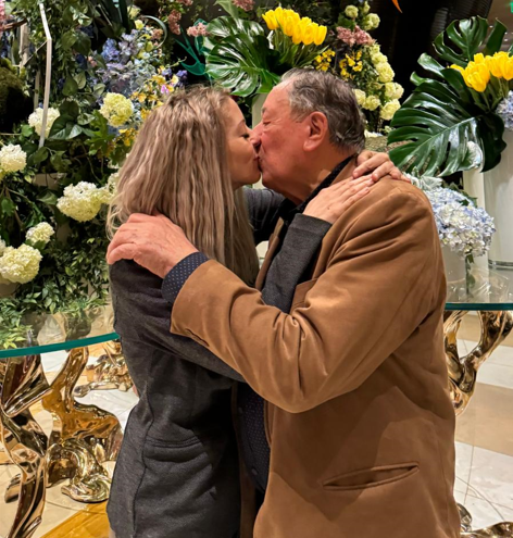 HIER übt Lugner schon für die Hochzeitsnacht