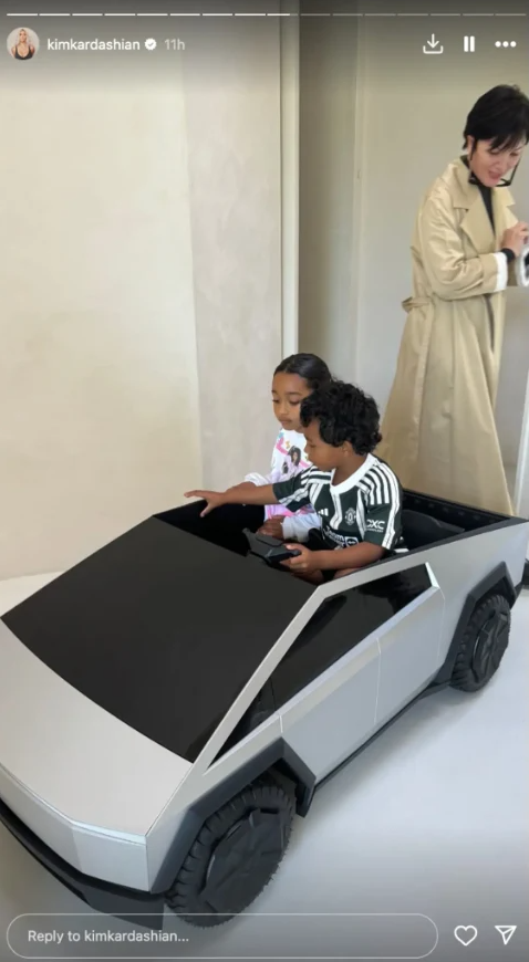 Kardashian-Sohn Psalm bekommt Tesla-Cybertruck zum Geburtstag