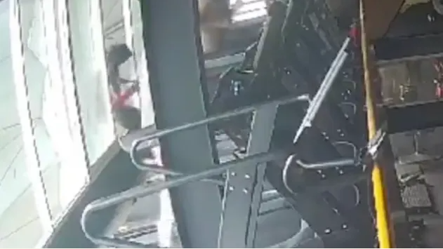Fitnessstudio-Horror! Frau stürzt nach Laufband-Unfall aus dem Fenster - tot!