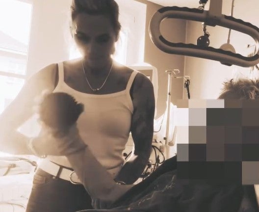 Nach den Übungen gab es auch ein Küsschen für Heinz Hoenig