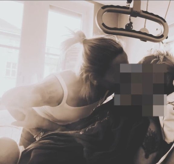 Nach den Übungen gab es auch ein Küsschen für Heinz Hoenig