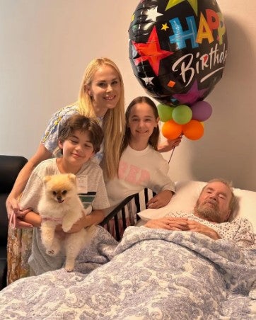 Der 85-jährige bettlägerige Veteran, der mit einer neurologischen Erkrankung lebt, wurde von der Sängerin wegen rückständiger Miete und angeblicher Schäden verklagt. 