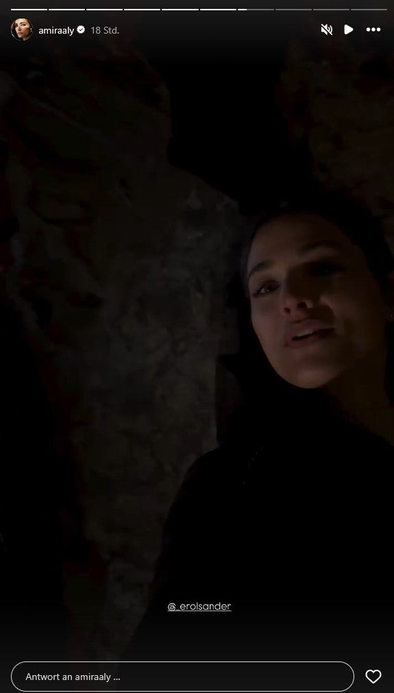 Amira Aly in den dunklen Katakomben.