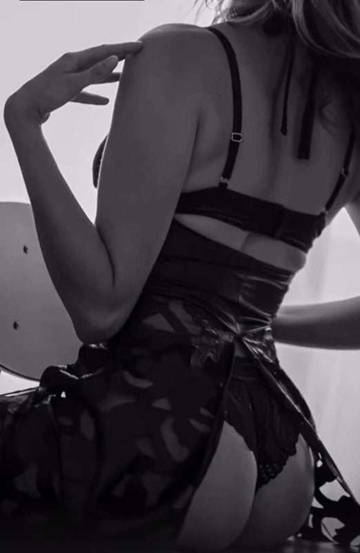 Martina zeigt ihren knackigen Po