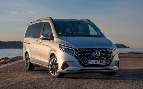 Ein Bild der V-Klasse von Mercedes.