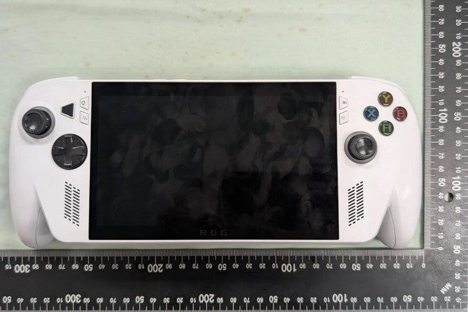 Beim weißen Modell mit Asus-Branding ist er derzeit geschwärzt. 