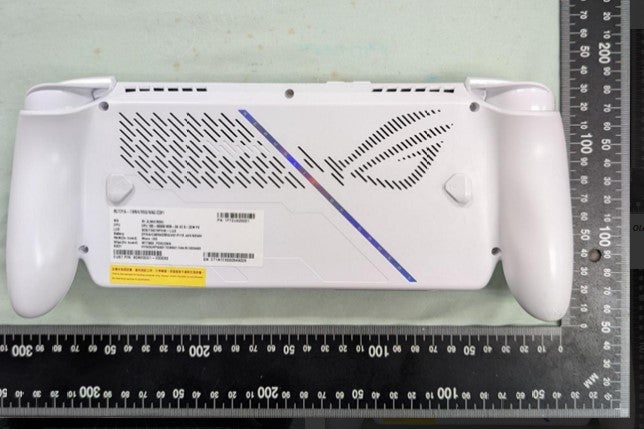 Die geformten Griffe des Controllers sind dicker, hoffentlich aber angenehmer zu halten. 