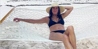 Brooke Shields zeigt sich hei&szlig; im Bikini.