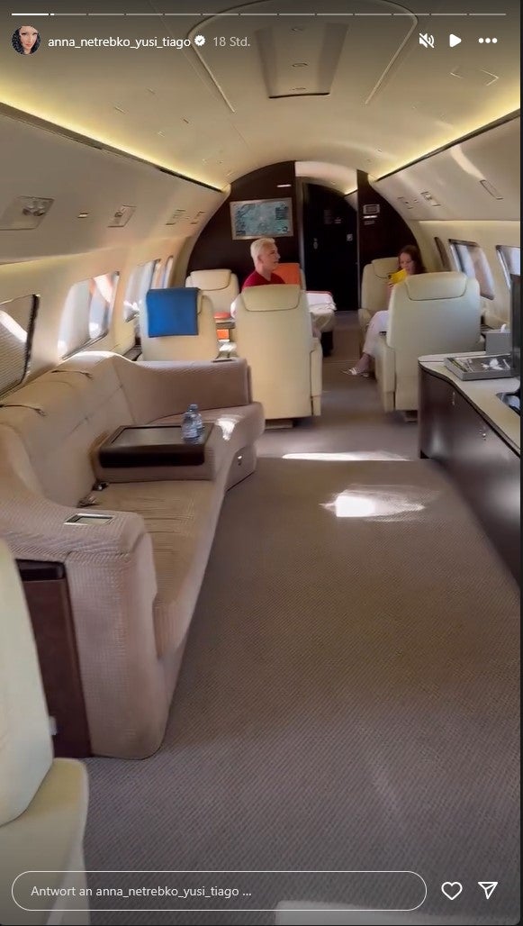 Das Innere des Privatjets lädt zum Verweilen ein. 