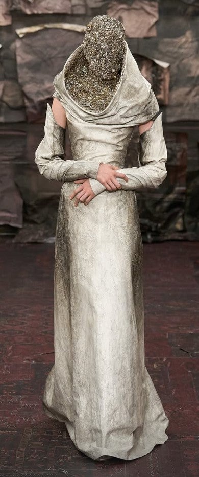 Debüt für Maison Margiela: Glenn Martens liefert ein düsteres Meisterwerk