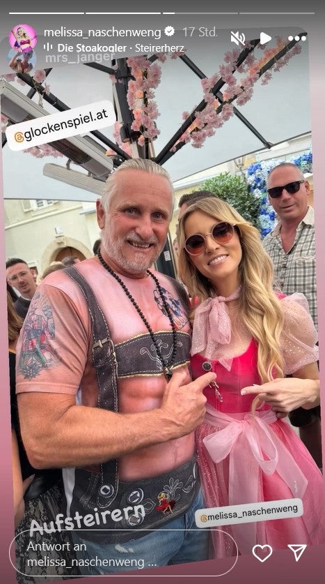 Auf diesem Bild trägt Melissa Naschenweng ihre Dirndlschleife links. Also Single? 