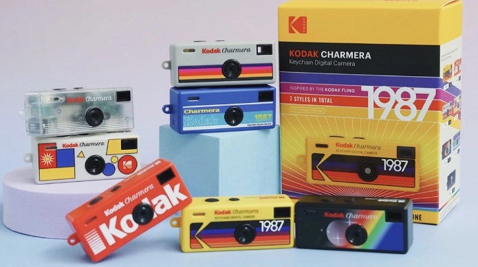 Retro-Look: Die Mini-Kamera gibt es in sechs Farben und einer seltenen transparenten Version.