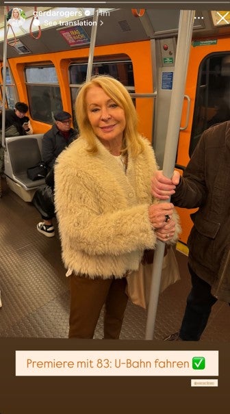 Gerda Rogers bei ihrer U-Bahn-Premiere. 